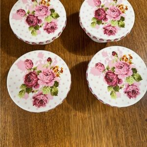 Set of four dessert pedestals.